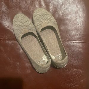 Merinos neutral colored flats